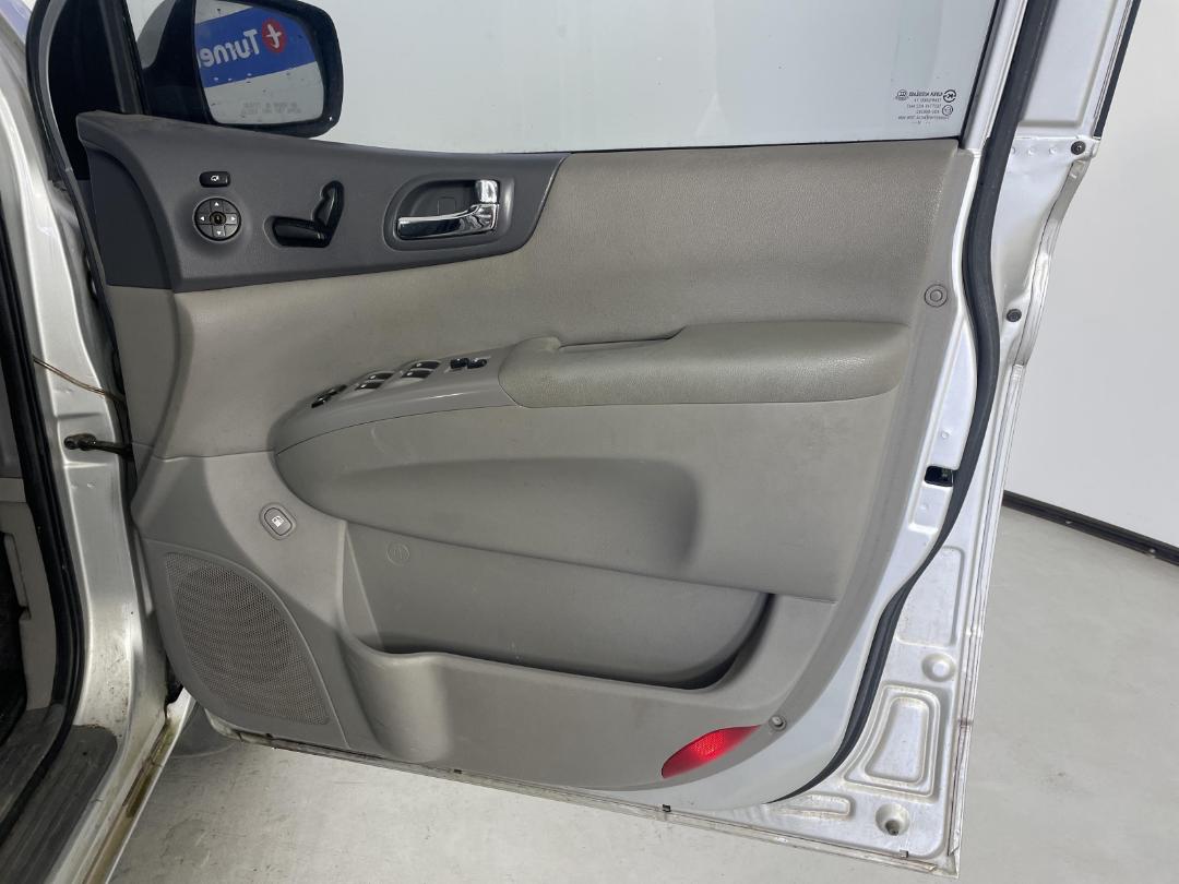 Photo '13' of KIA Carnival V6