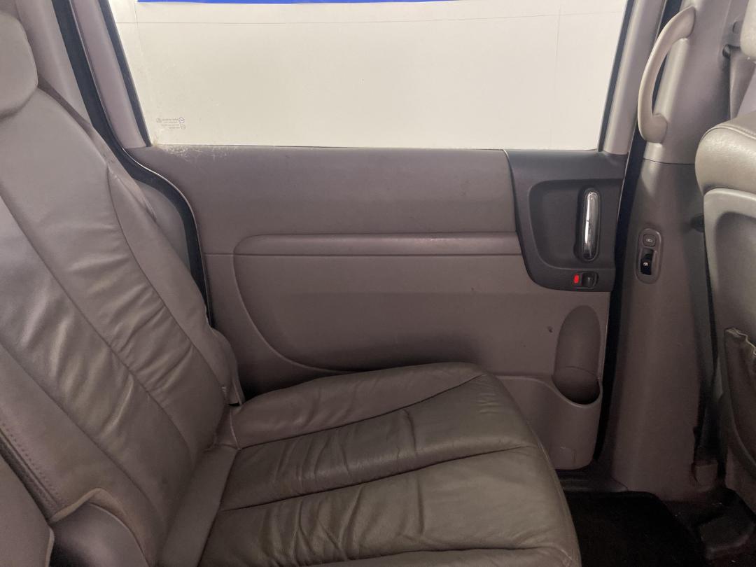 Photo '17' of KIA Carnival V6