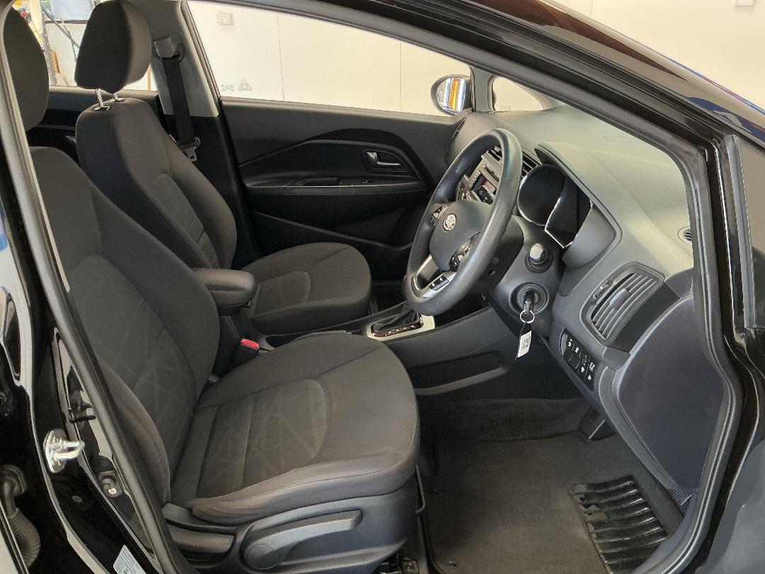 Photo '16' of KIA RIO