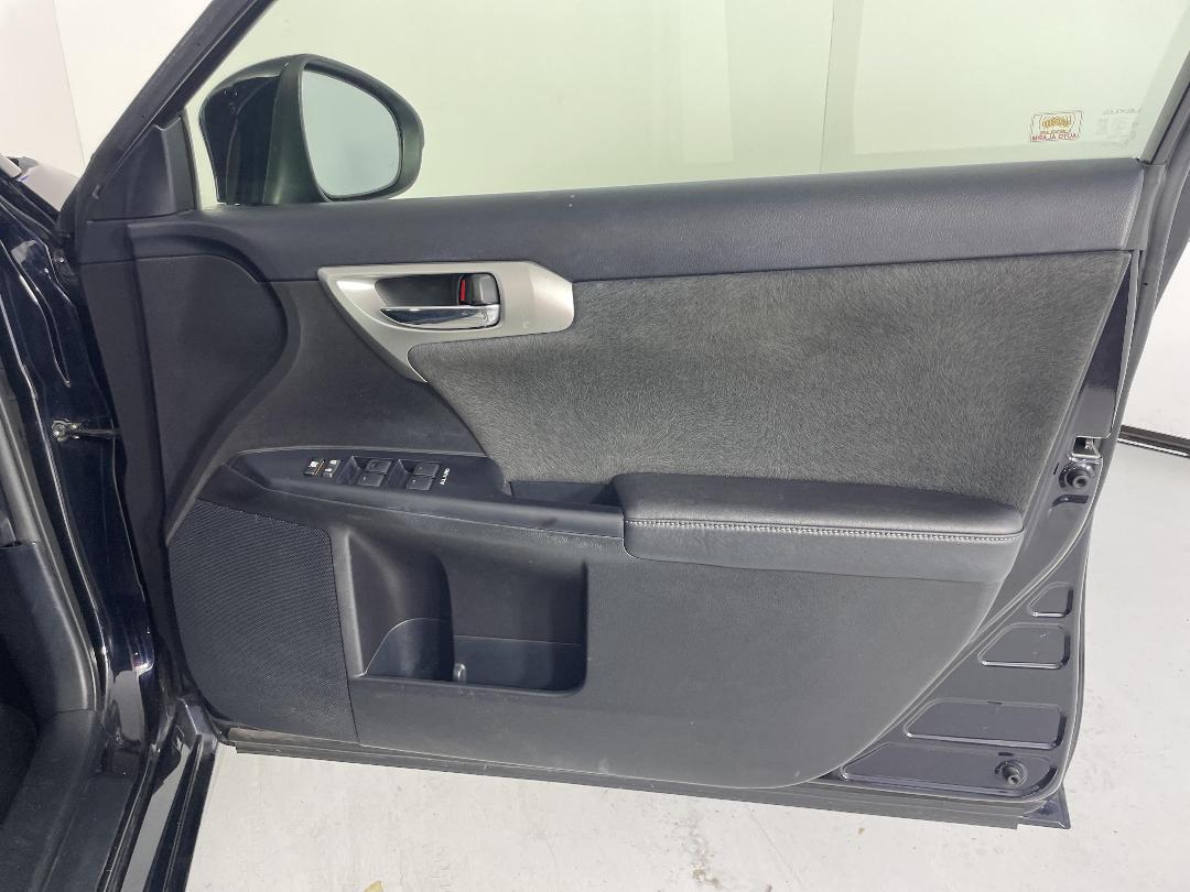 Photo '15' of Lexus CT200H Photo '15' of Lexus CT200H