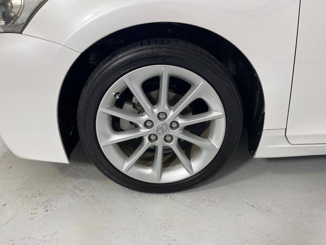 Photo '10' of Lexus CT200H Photo '10' of Lexus CT200H