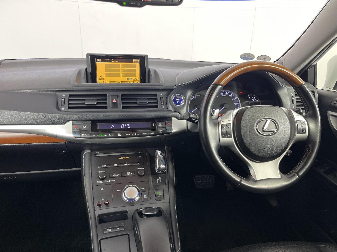 Photo '17' of Lexus CT200H Photo '17' of Lexus CT200H