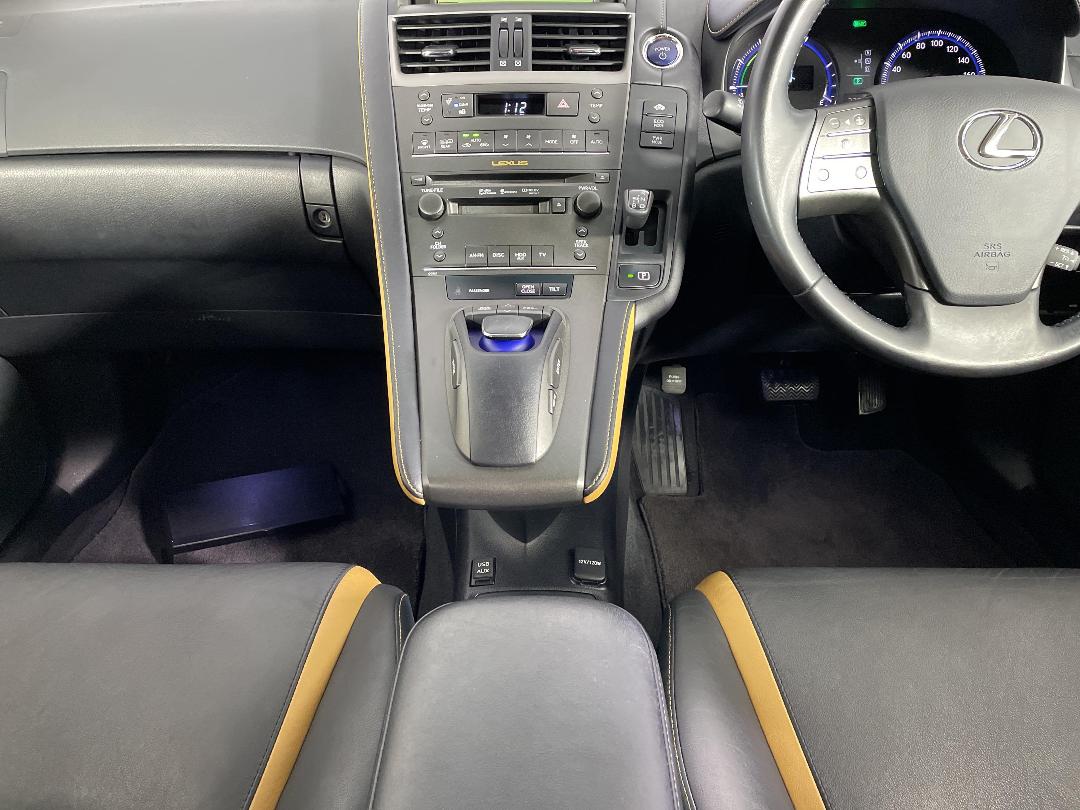 Photo '18' of Lexus HS250H