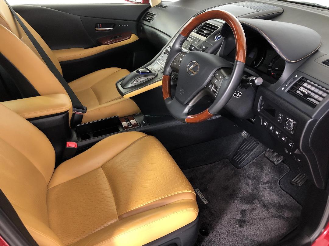 Photo '16' of Lexus HS250H