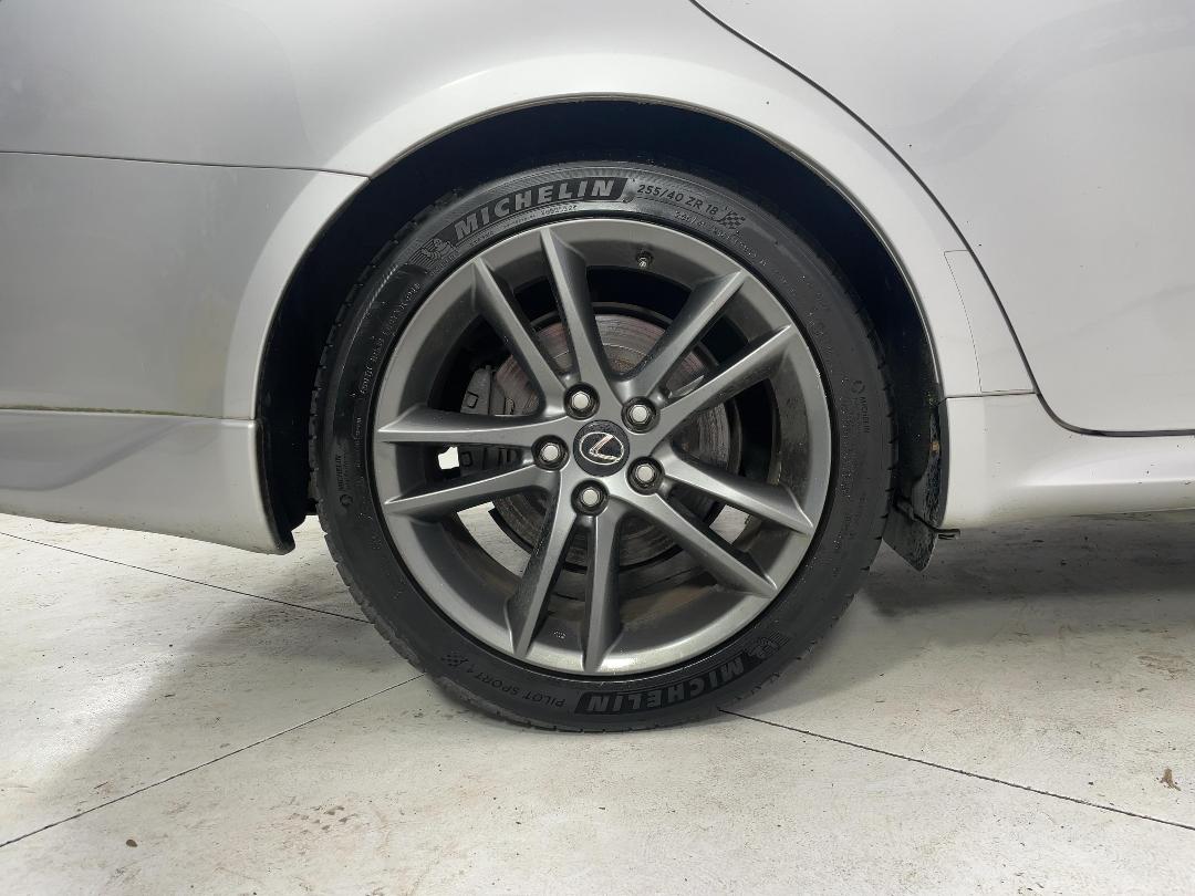 Photo '12' of Lexus IS350