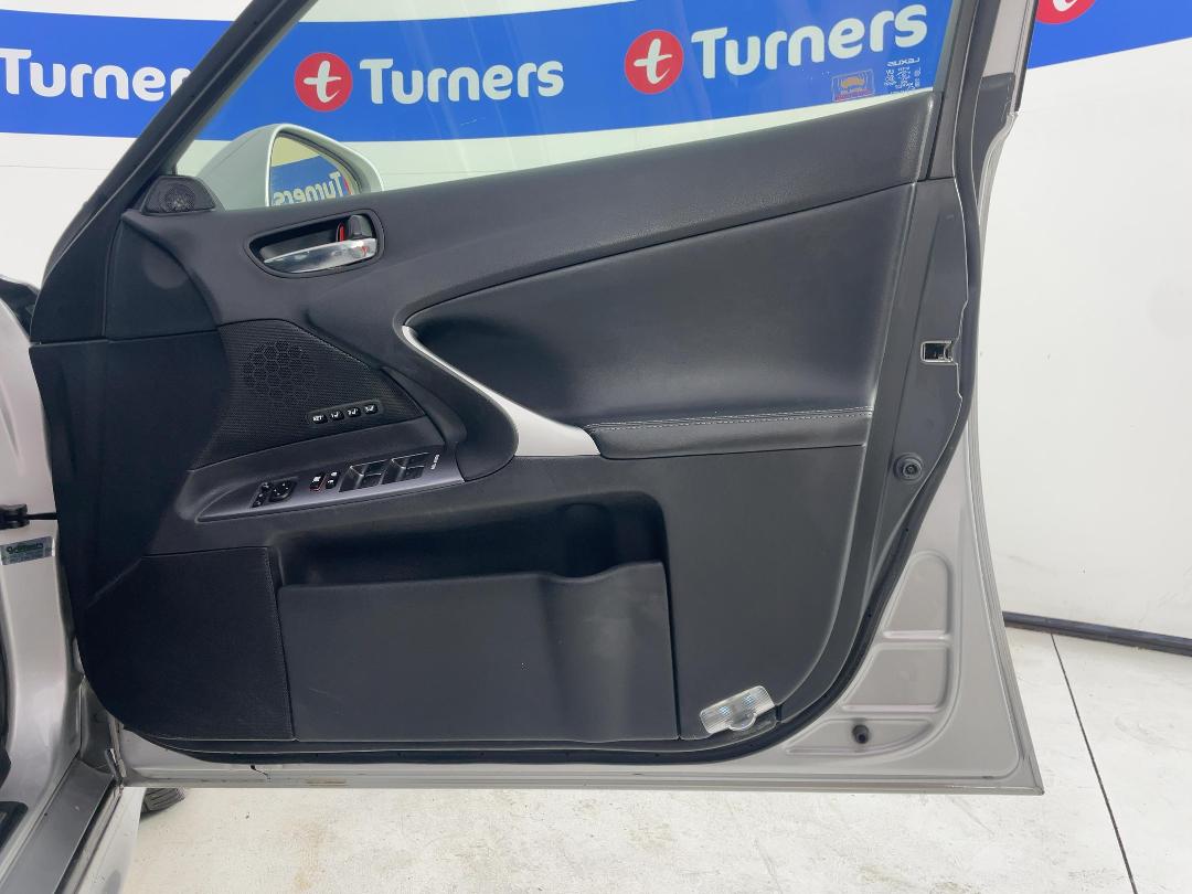 Photo '15' of Lexus IS350