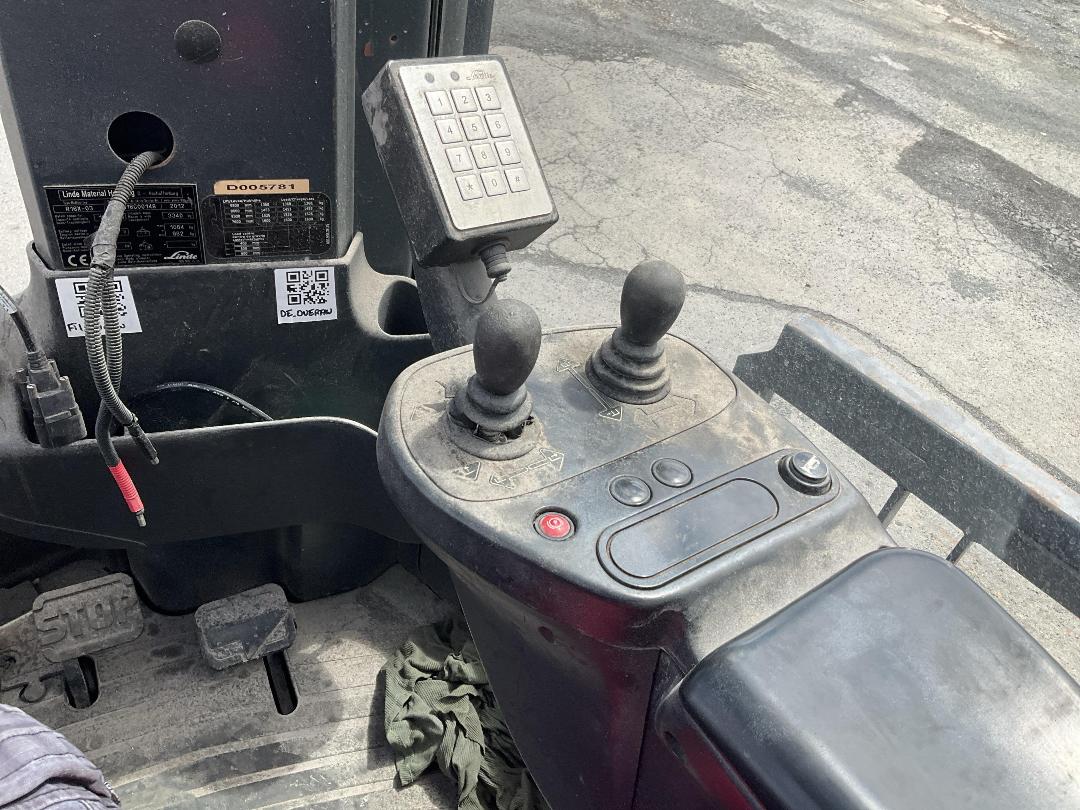 Photo '6' of Linde R16X-03 Reach Truck