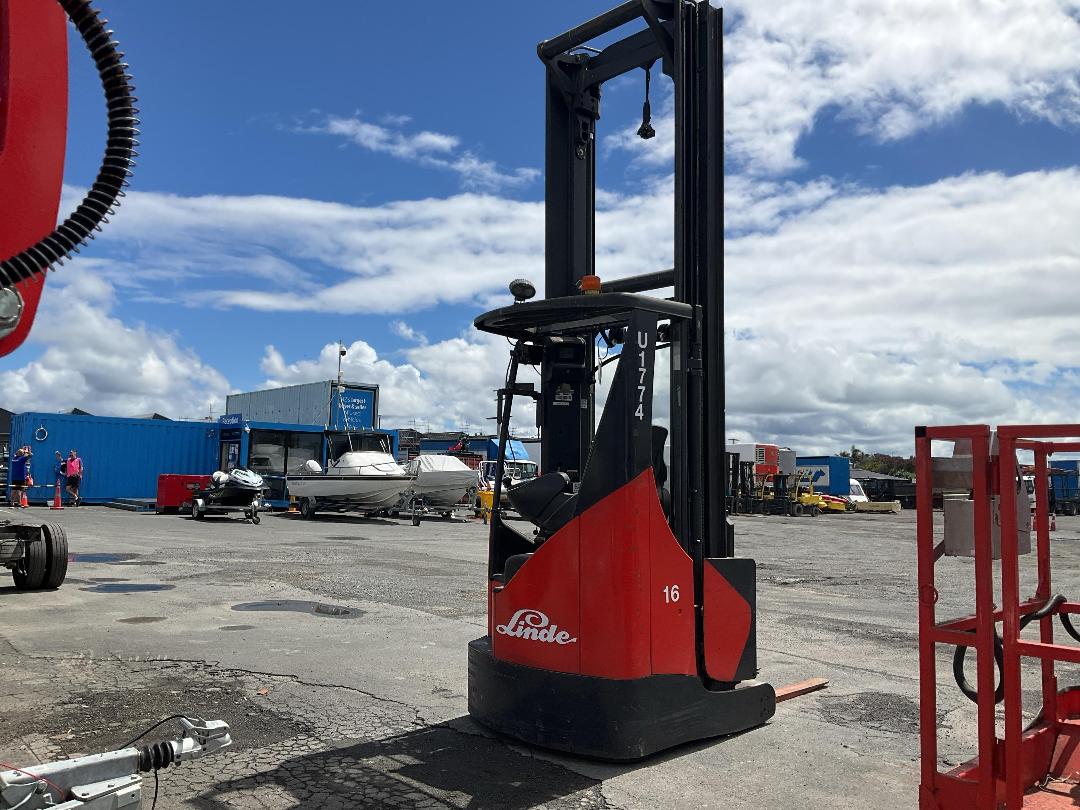 Photo '11' of Linde R16X-03 Reach Truck
