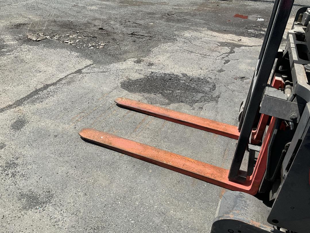 Photo '13' of Linde R16X-03 Reach Truck