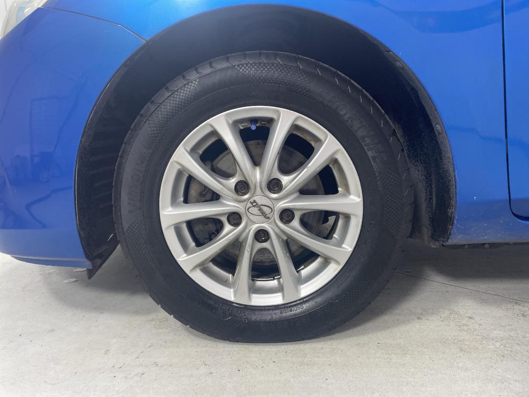 Photo '10' of Mazda Axela Photo '10' of Mazda Axela