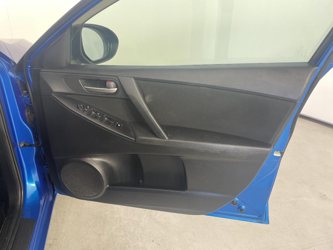 Photo '15' of Mazda Axela Photo '15' of Mazda Axela