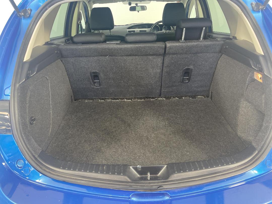 Photo '14' of Mazda Axela Photo '14' of Mazda Axela