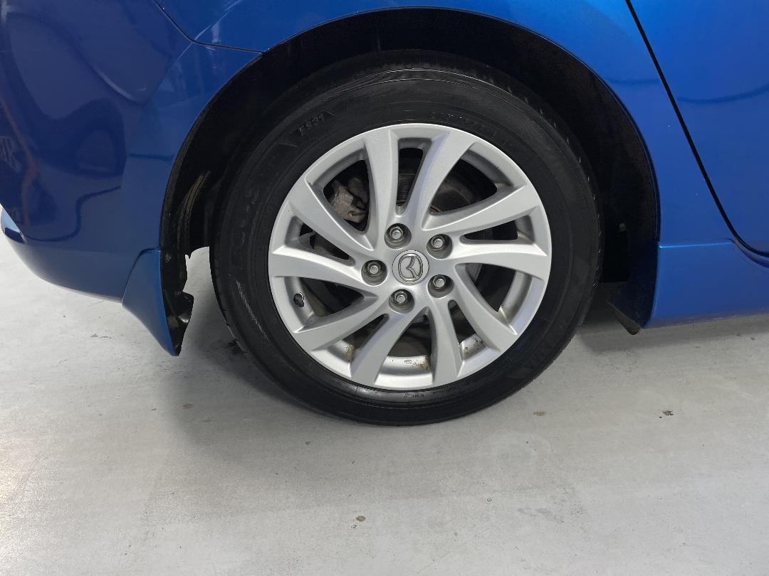 Photo '12' of Mazda Axela