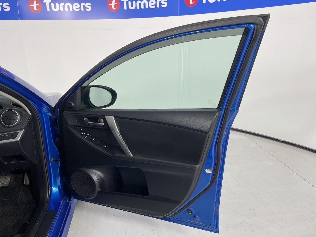 Photo '15' of Mazda Axela