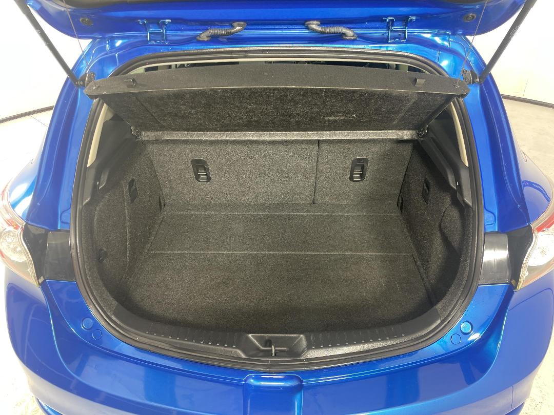 Photo '14' of Mazda Axela