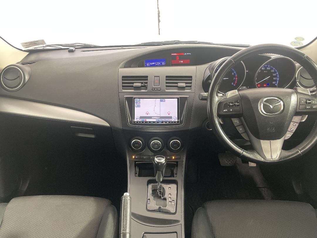 Photo '17' of Mazda Axela