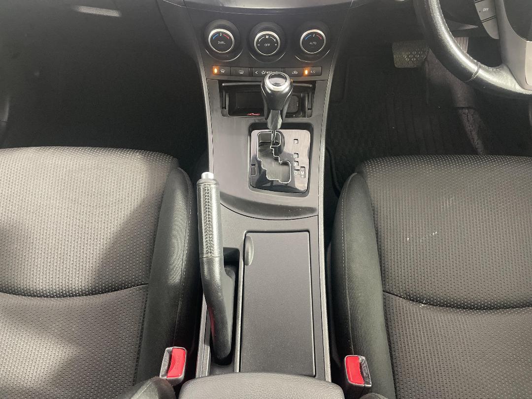 Photo '18' of Mazda Axela