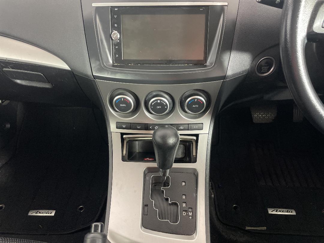 Photo '18' of Mazda Axela