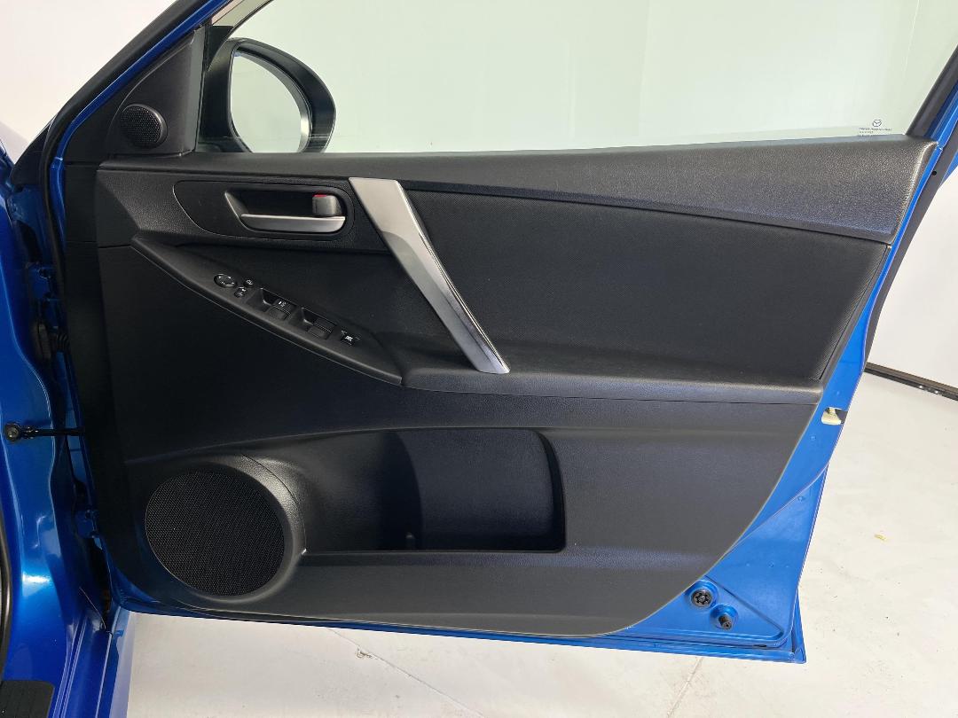 Photo '15' of Mazda Axela