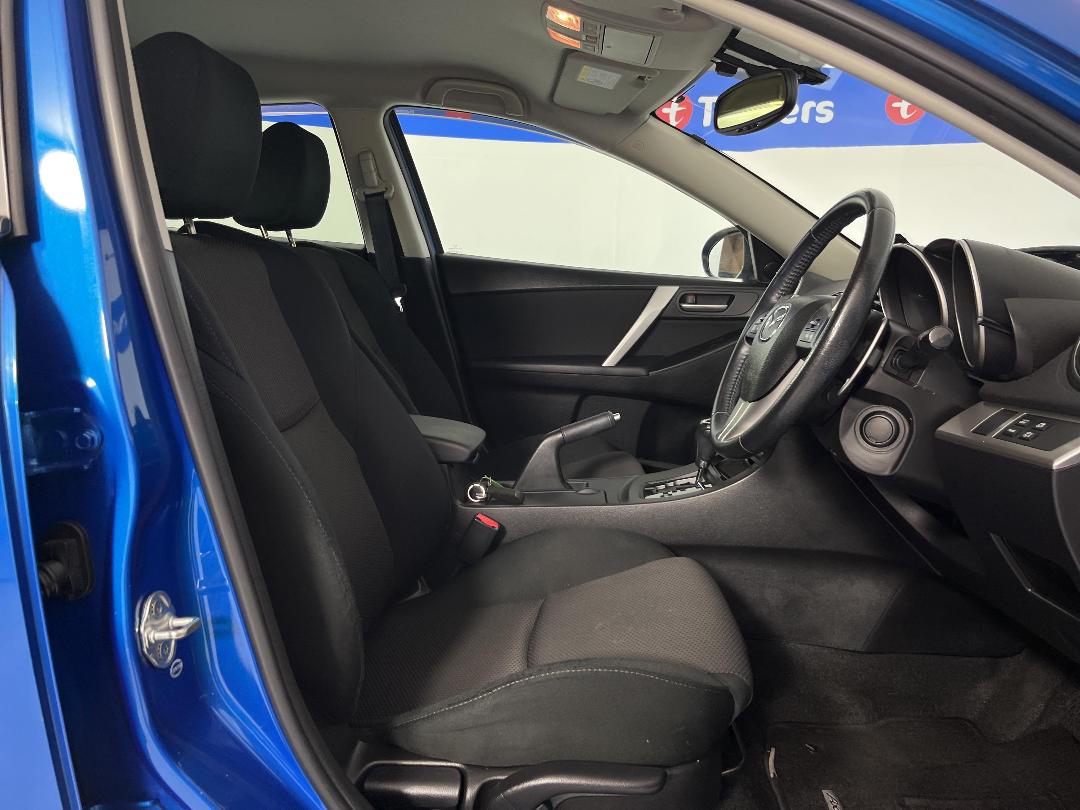 Photo '16' of Mazda Axela