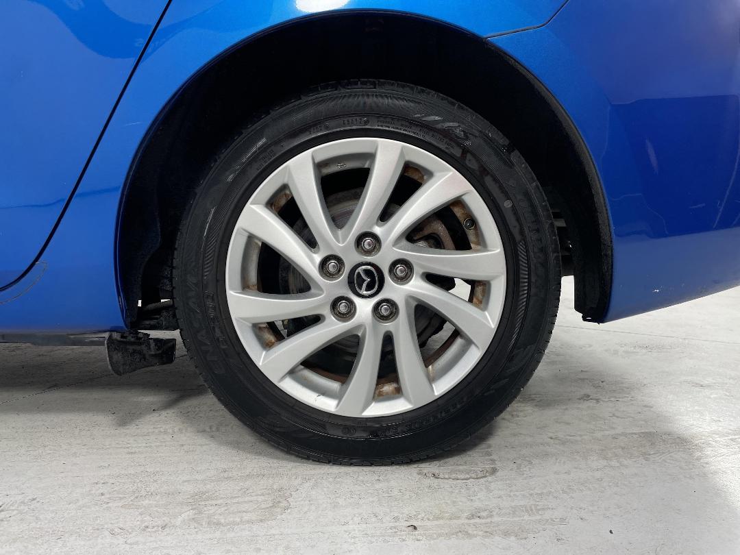 Photo '11' of Mazda Axela