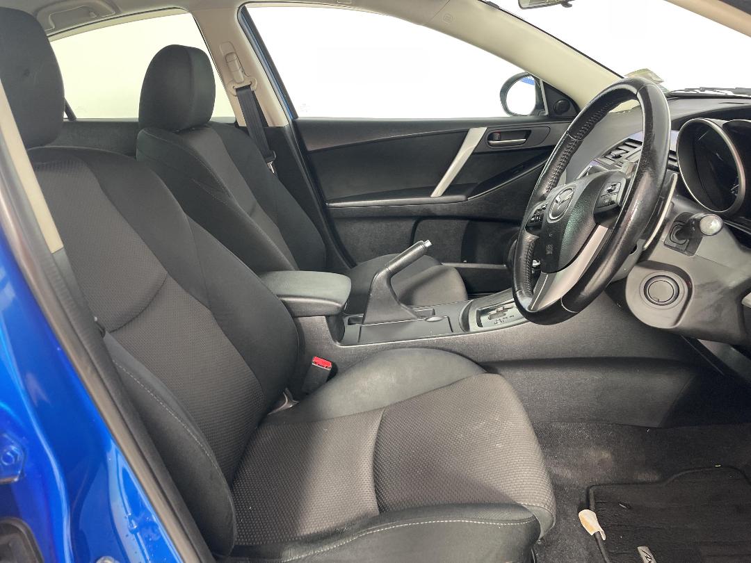 Photo '16' of Mazda Axela