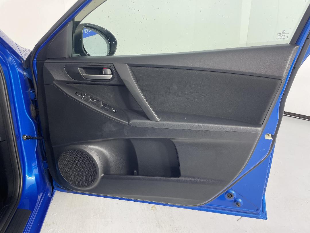 Photo '15' of Mazda Axela