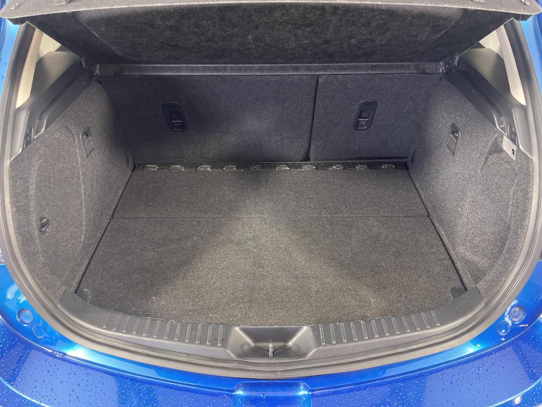 Photo '14' of Mazda Axela