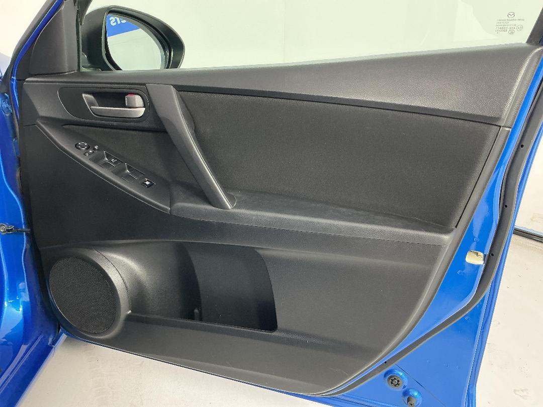 Photo '15' of Mazda Axela