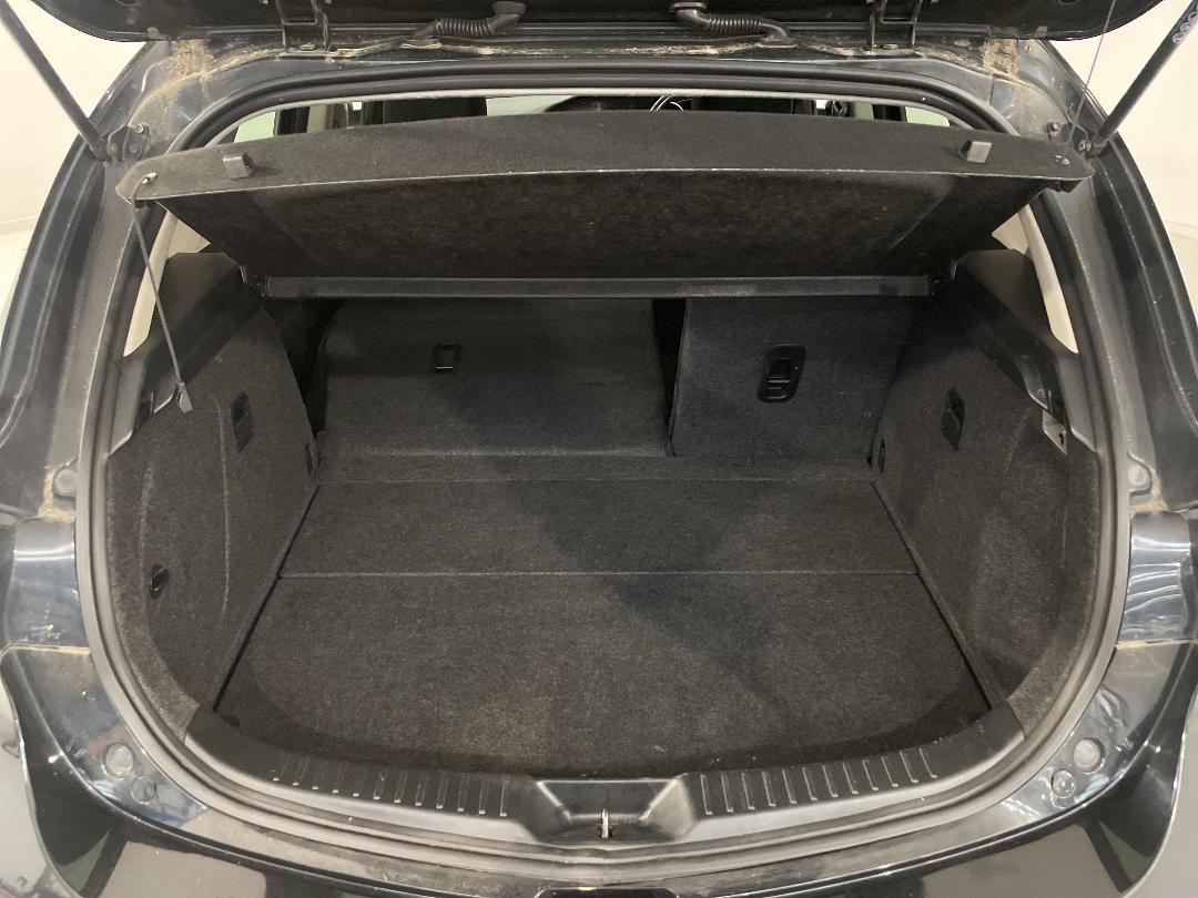 Photo '14' of Mazda Axela Photo '14' of Mazda Axela