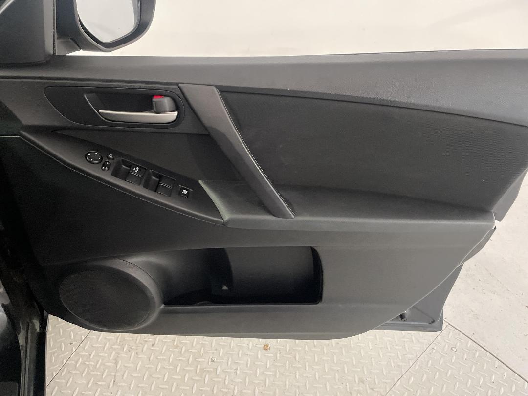 Photo '15' of Mazda Axela Photo '15' of Mazda Axela