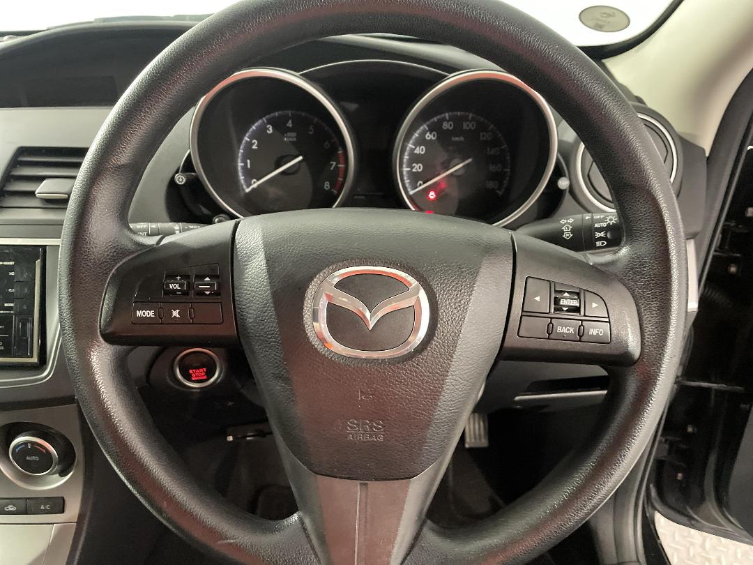 Photo '28' of Mazda Axela Photo '28' of Mazda Axela