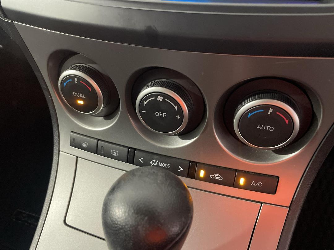 Photo '31' of Mazda Axela Photo '31' of Mazda Axela