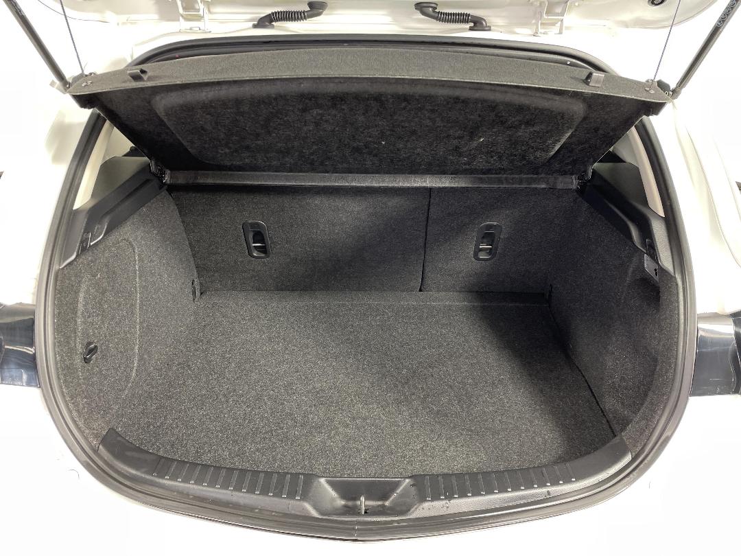 Photo '14' of Mazda Axela