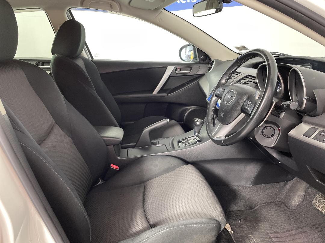 Photo '16' of Mazda Axela