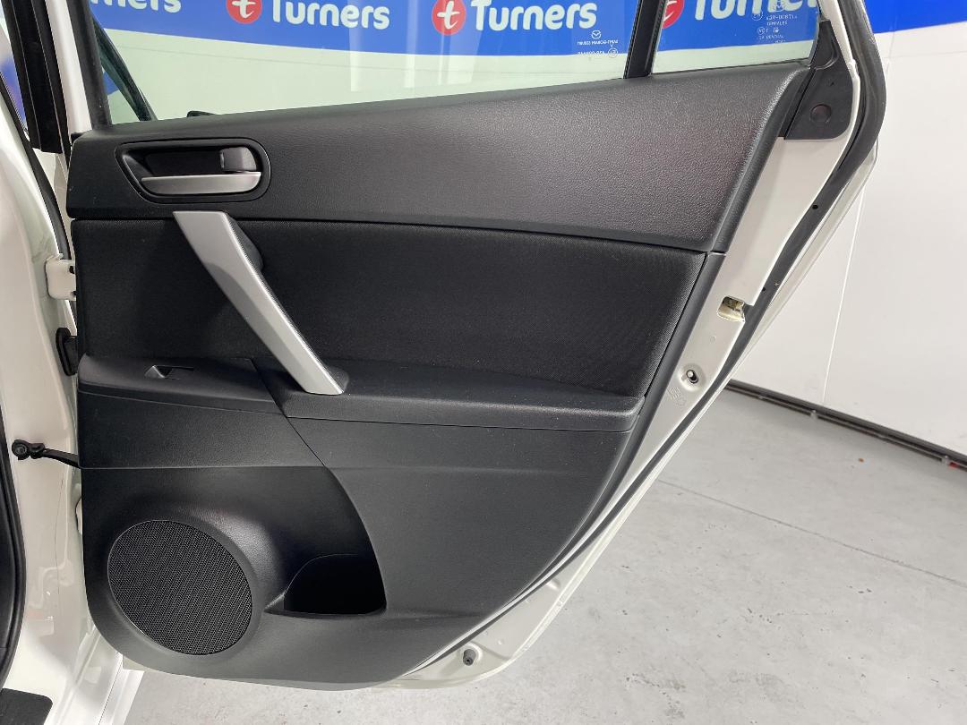 Photo '19' of Mazda Axela