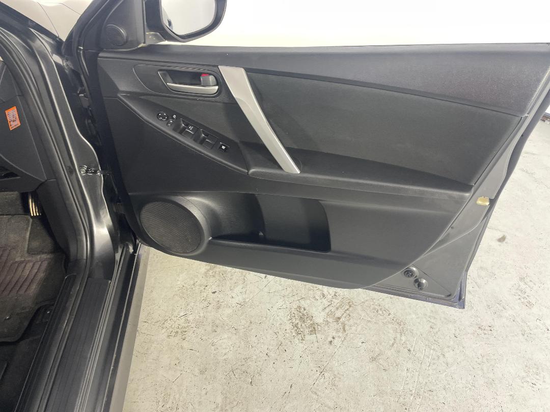 Photo '15' of Mazda Axela