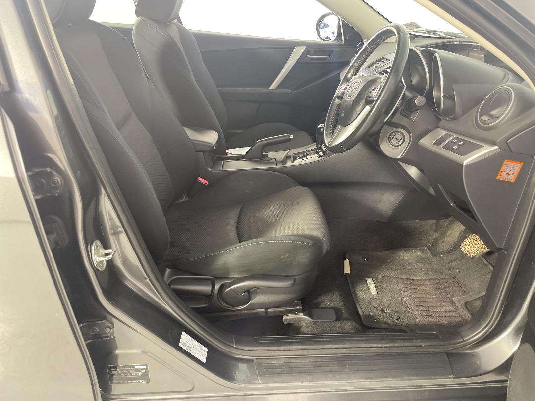 Photo '16' of Mazda Axela