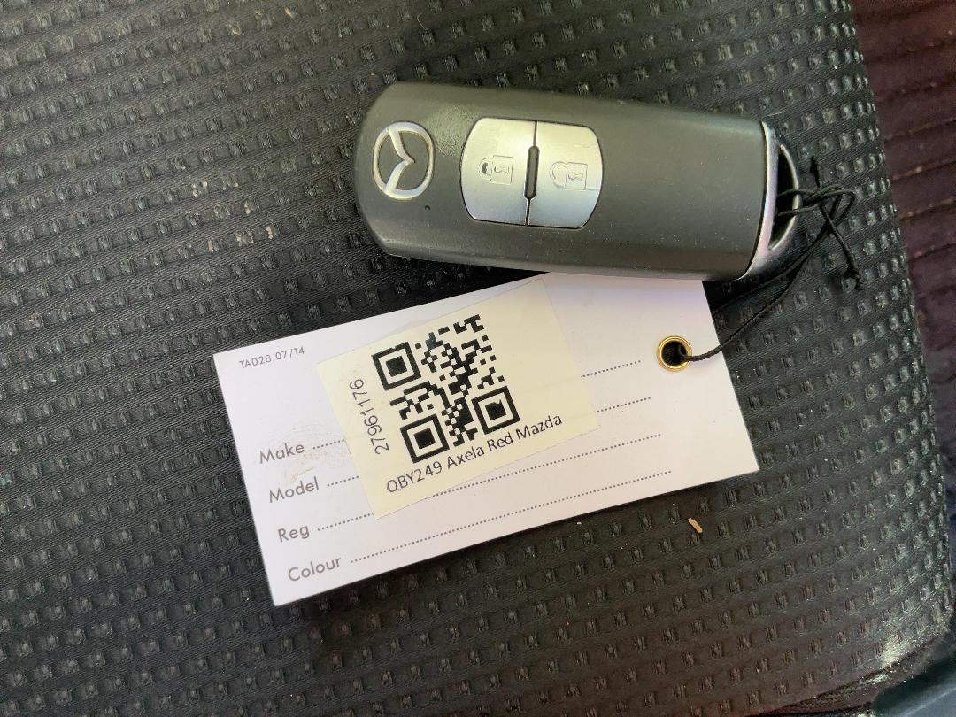 Photo '20' of Mazda Axela