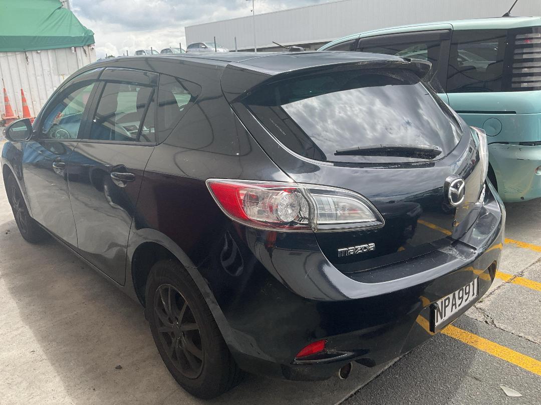 Photo '4' of Mazda Axela Skyactiv