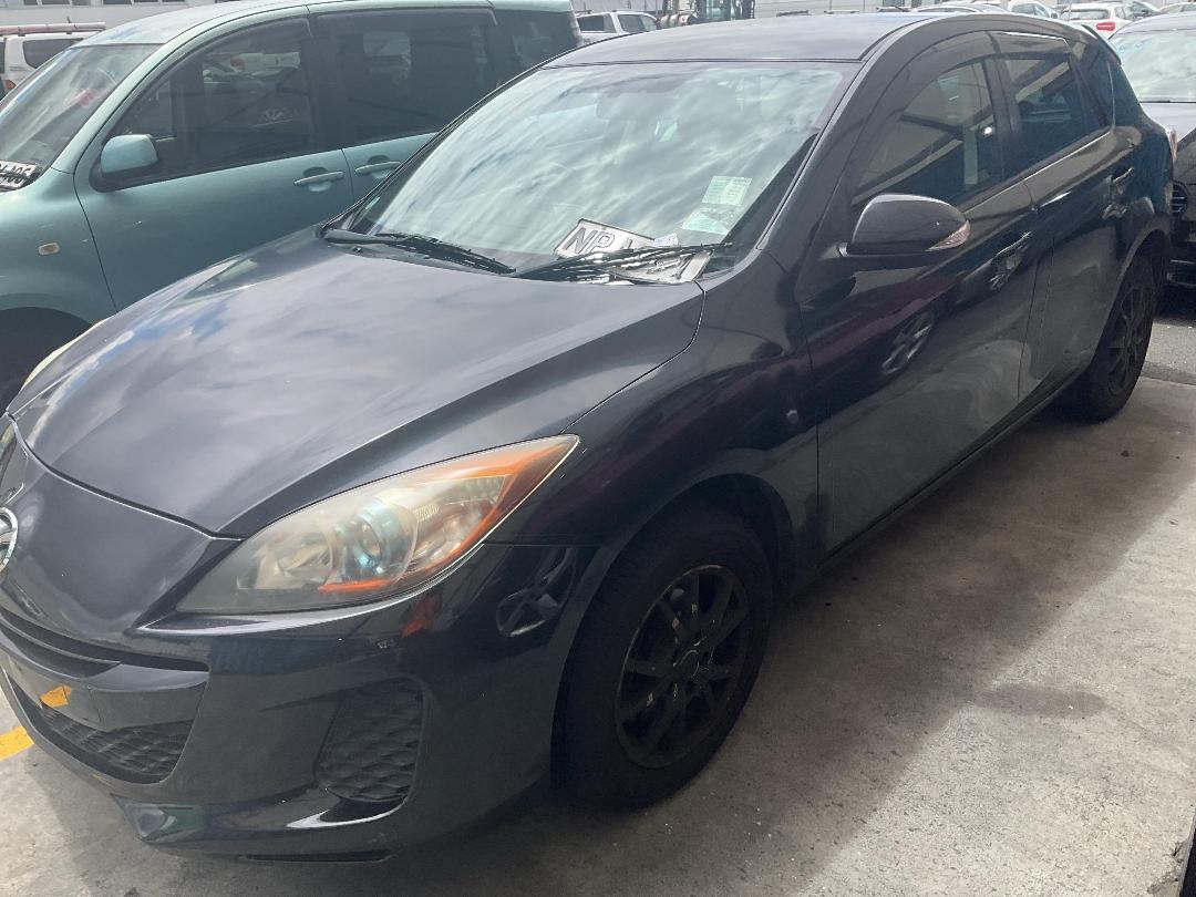 Photo '3' of Mazda Axela Skyactiv