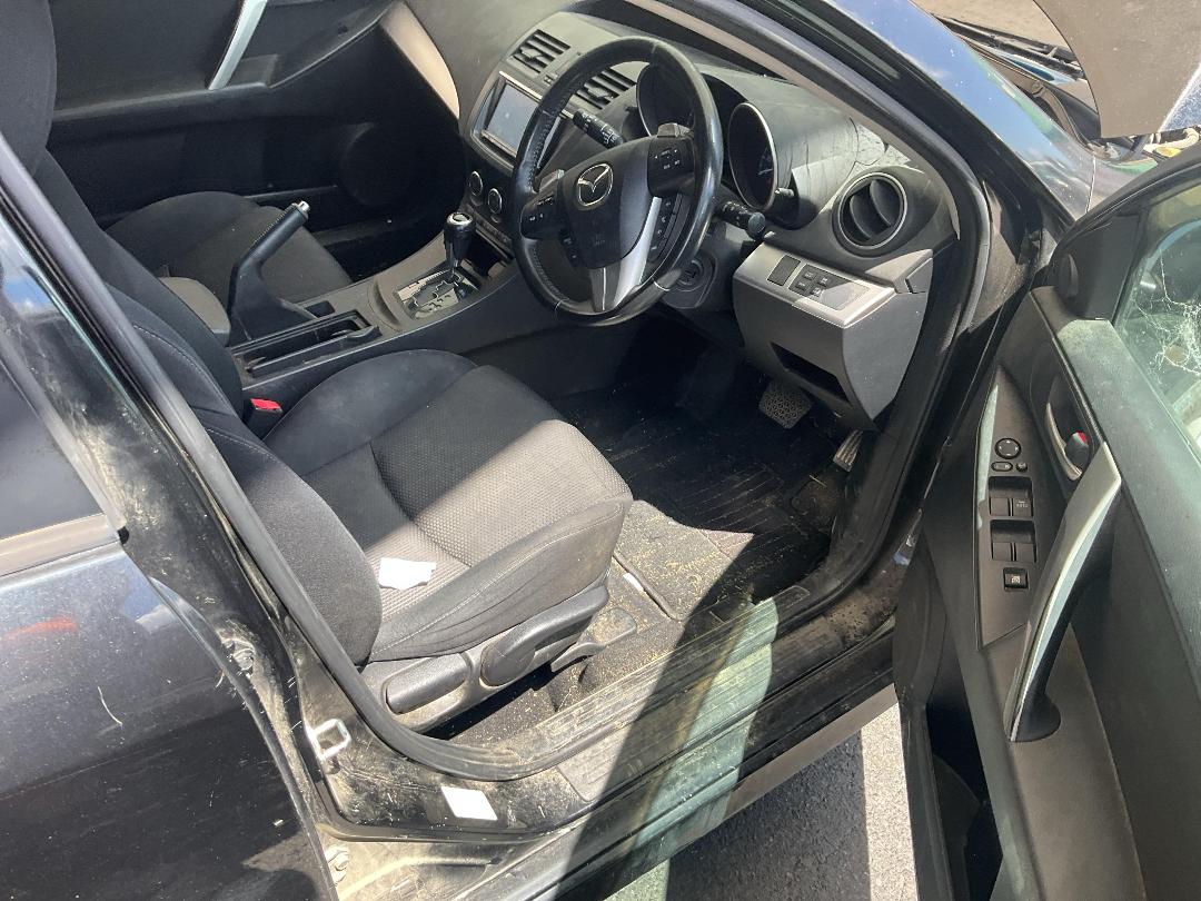 Photo '21' of Mazda Axela