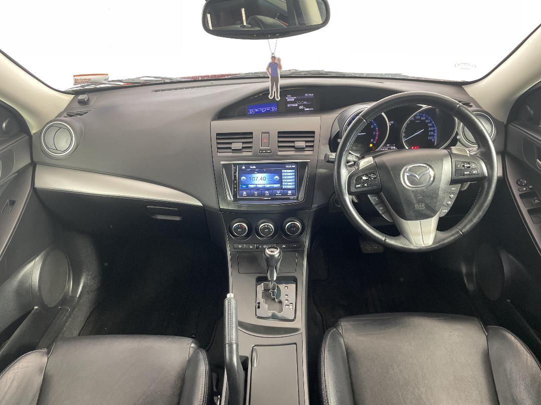 Photo '17' of Mazda Axela Photo '17' of Mazda Axela