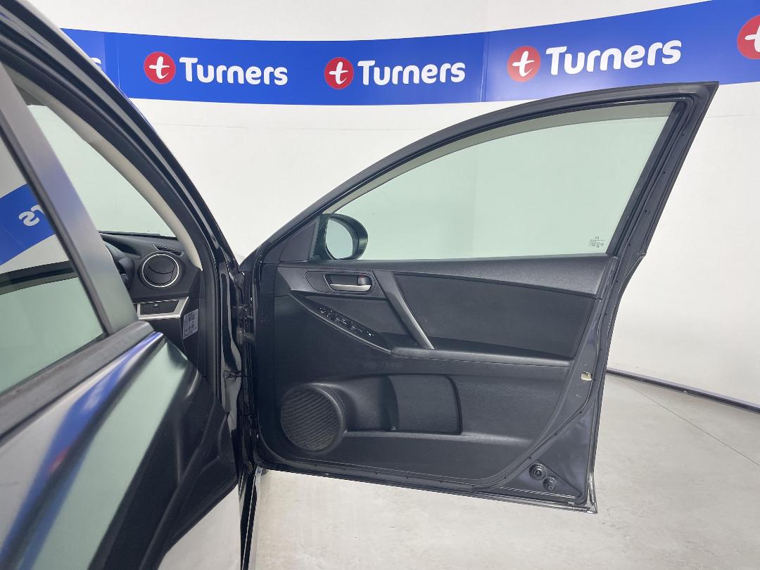 Photo '15' of Mazda Axela Photo '15' of Mazda Axela