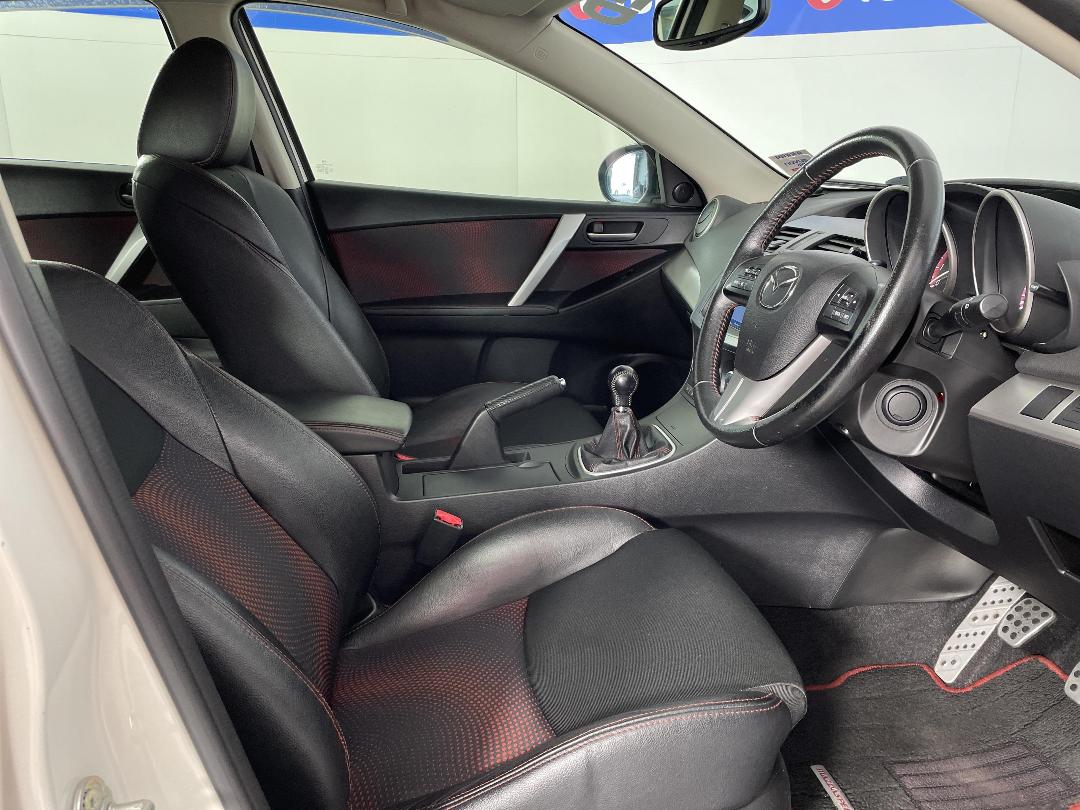 Photo '16' of Mazda Axela