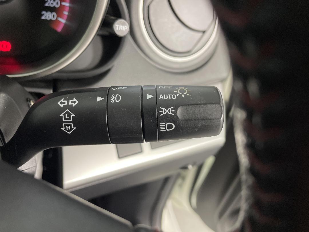 Photo '34' of Mazda Axela