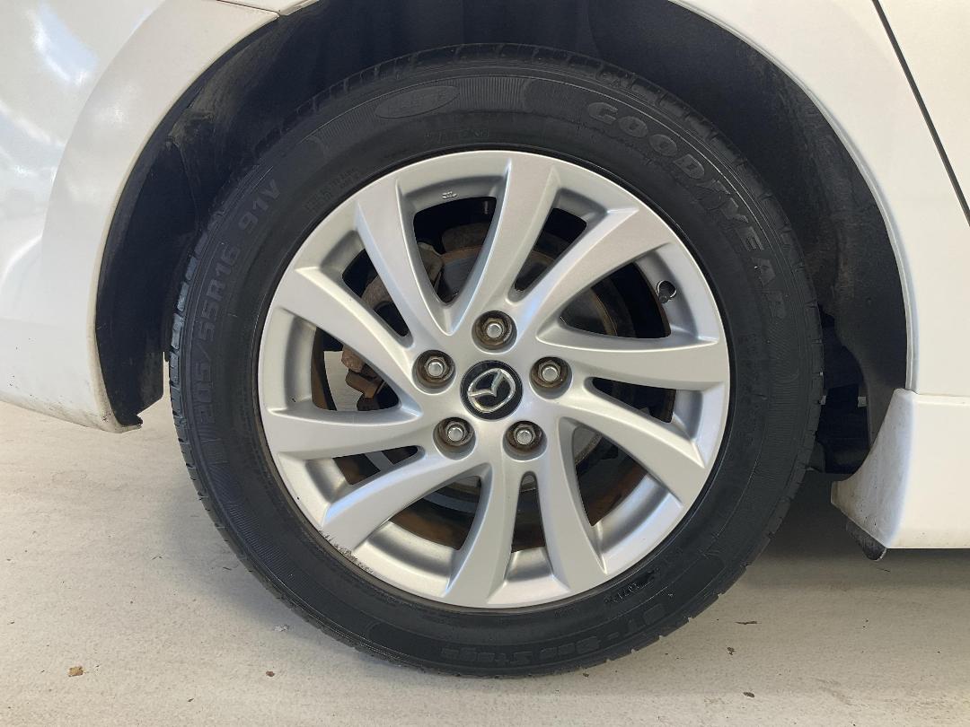 Photo '12' of Mazda Axela