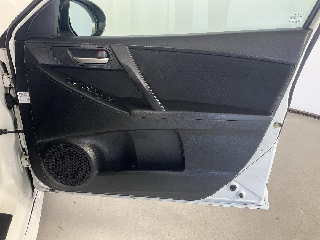 Photo '15' of Mazda Axela