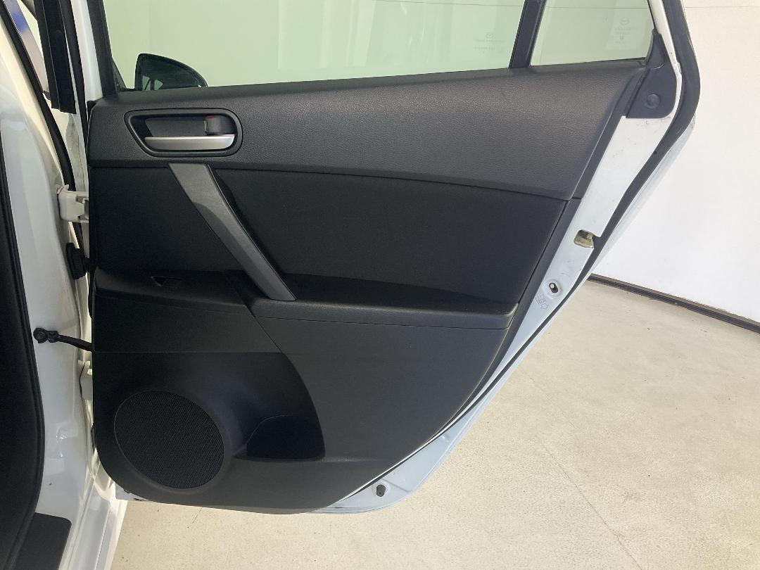 Photo '19' of Mazda Axela