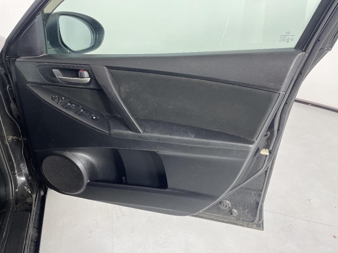 Photo '15' of Mazda Axela